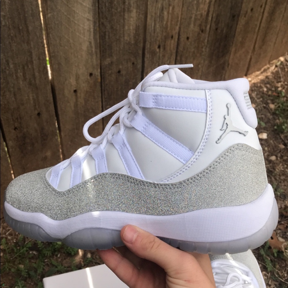 Wmns air Jordan’s 11 retro “metallic silver”